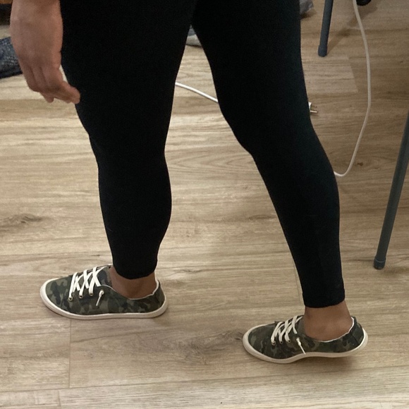 Women Camo, Lace-up Canvas Sneakers, Round Toe/ Women's Camouflage Sneakers - Picture 3 of 7